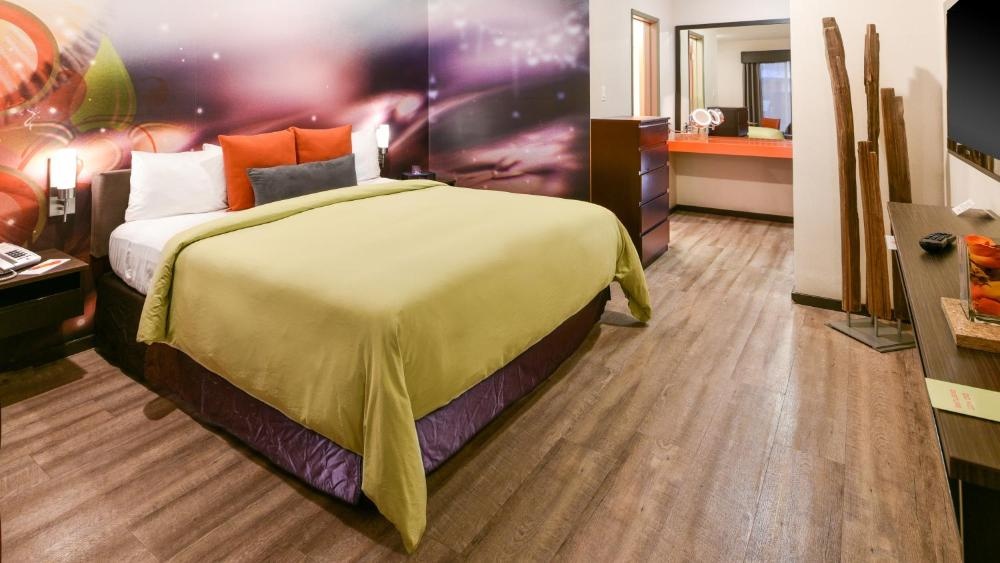 The Tangerine - a Burbank Hotel